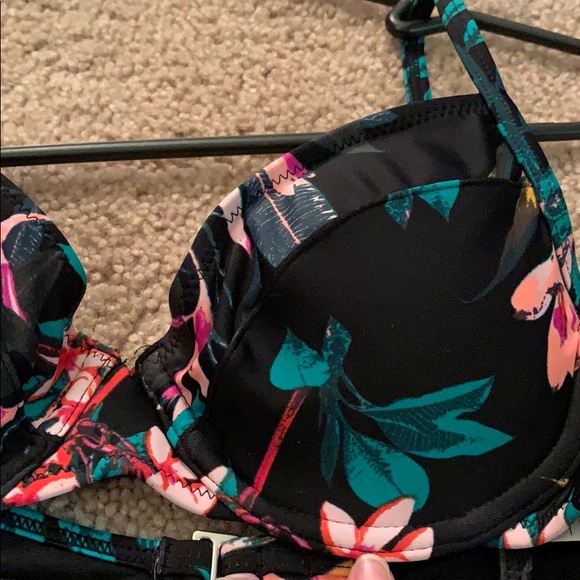 Brand New Old Navy Bikini Top (top only) - Picture 6 of 6